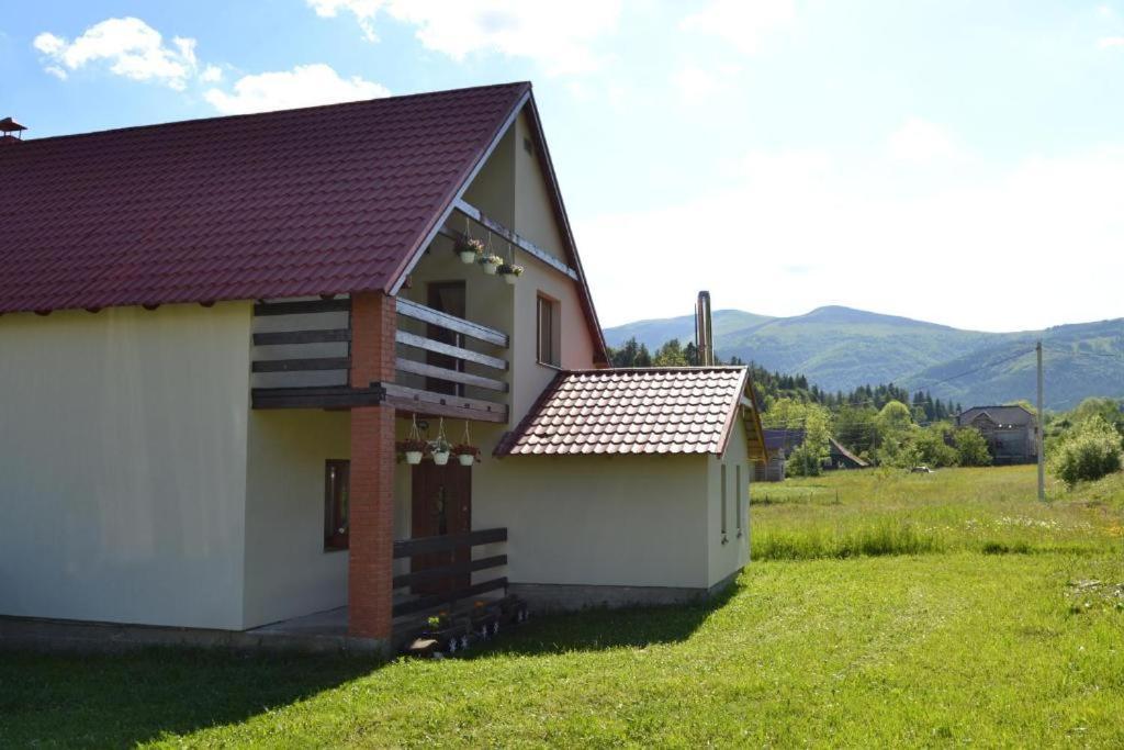 Sadyba Sunny House Pilipets Buitenkant foto