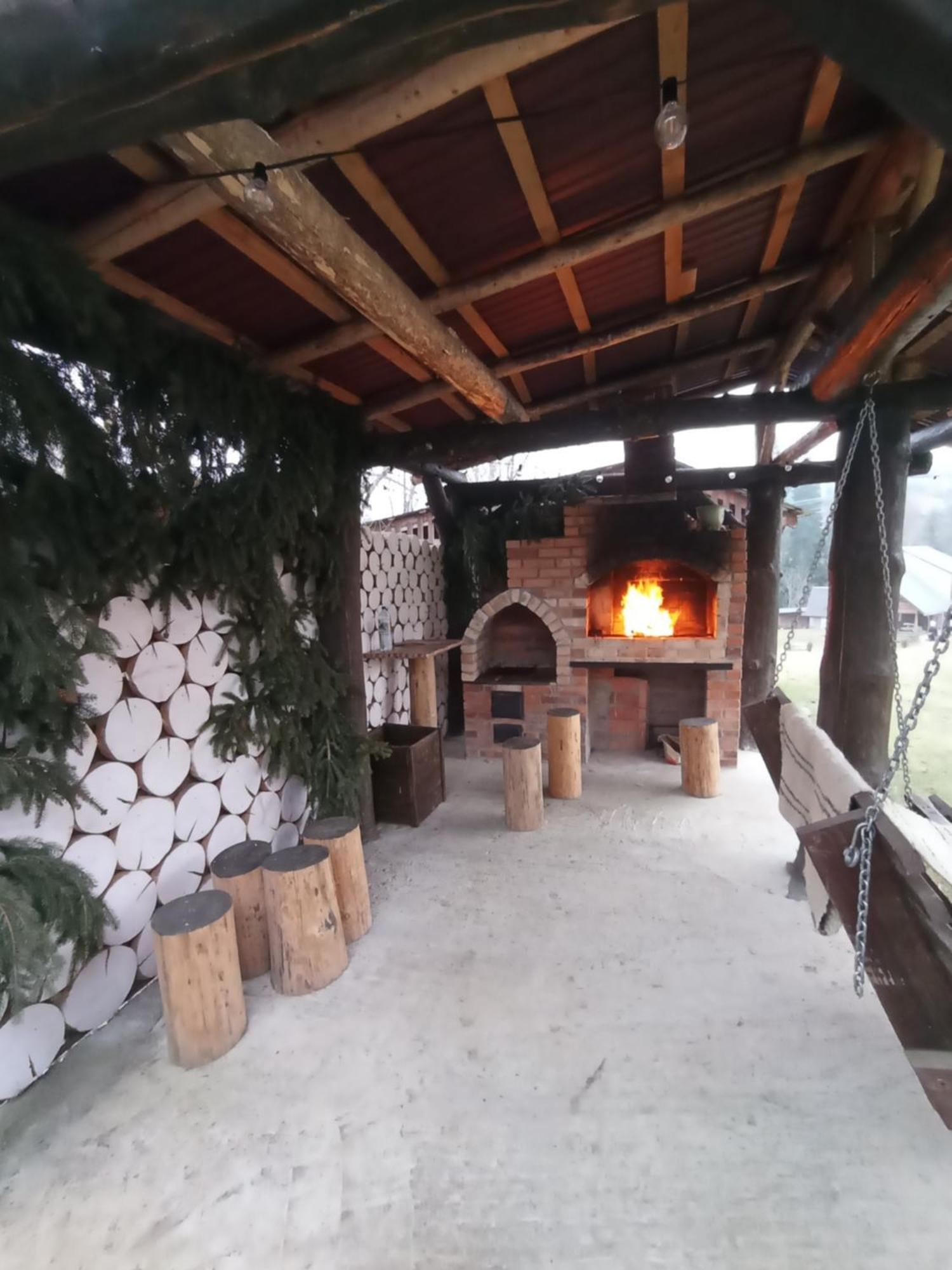 Sadyba Sunny House Pilipets Buitenkant foto